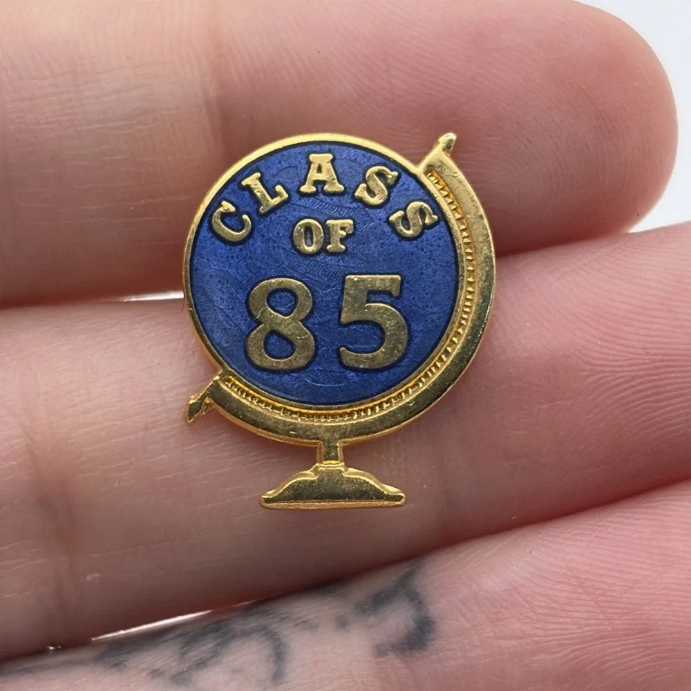 Class Of 1985 Alumni Globe Lapel Hat Pin